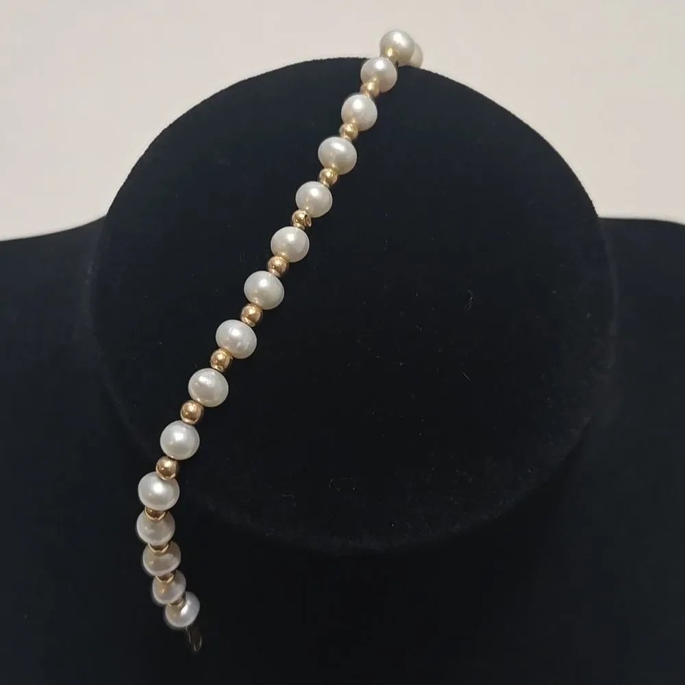 14k Gold and White Pearl Bracelet, Size 7
